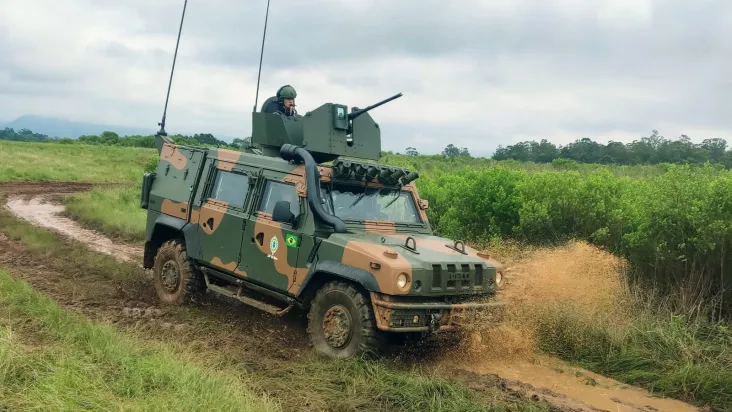 Exército compra 420 viaturas blindadas e com metralhadora giratória; conheça